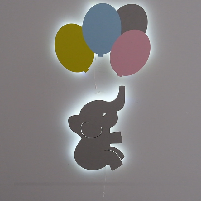 Lámpara de pared elefante con globos