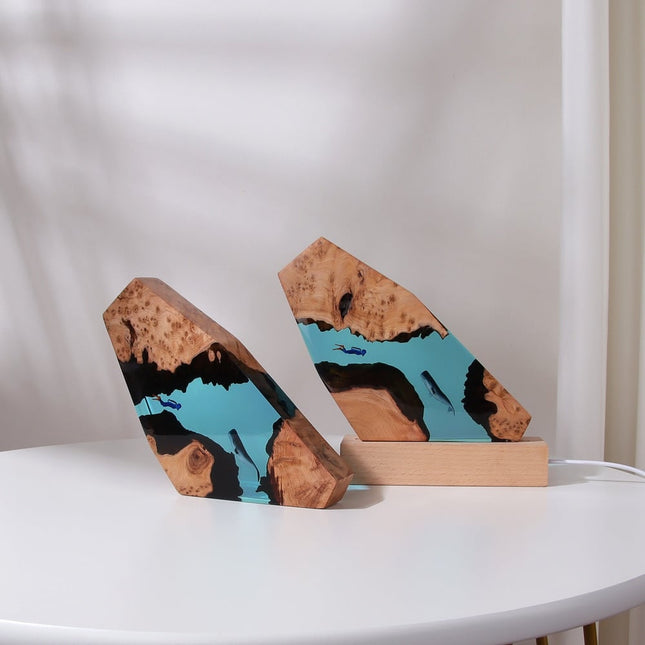 Lámpara de madera y resina ballena