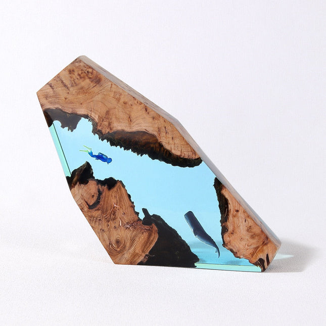 Lámpara de madera y resina ballena