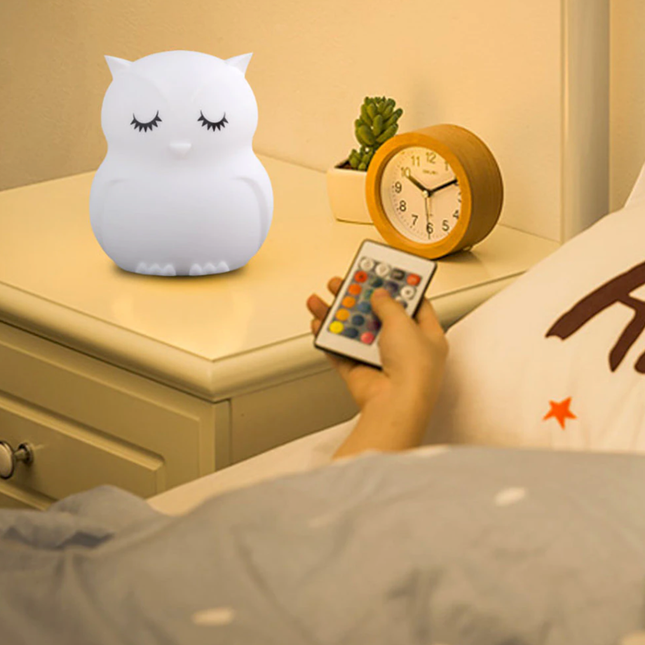 Luz quitamiedos búho recargable con mando