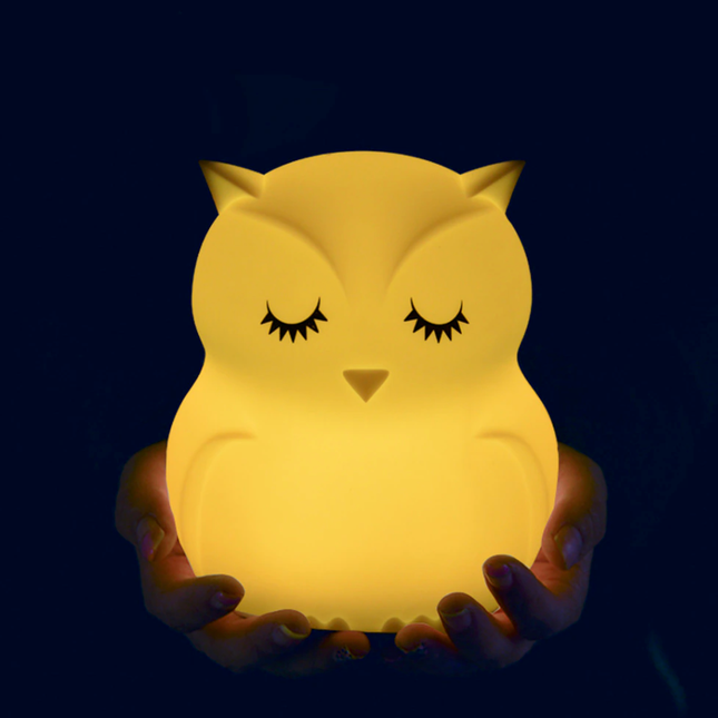 Luz quitamiedos búho recargable con mando