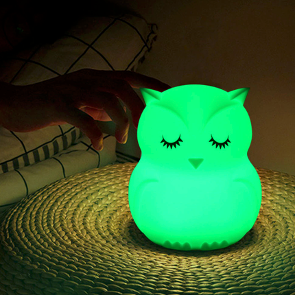 Luz quitamiedos búho recargable con mando