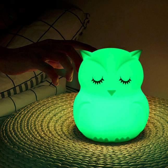 Luz quitamiedos búho recargable con mando